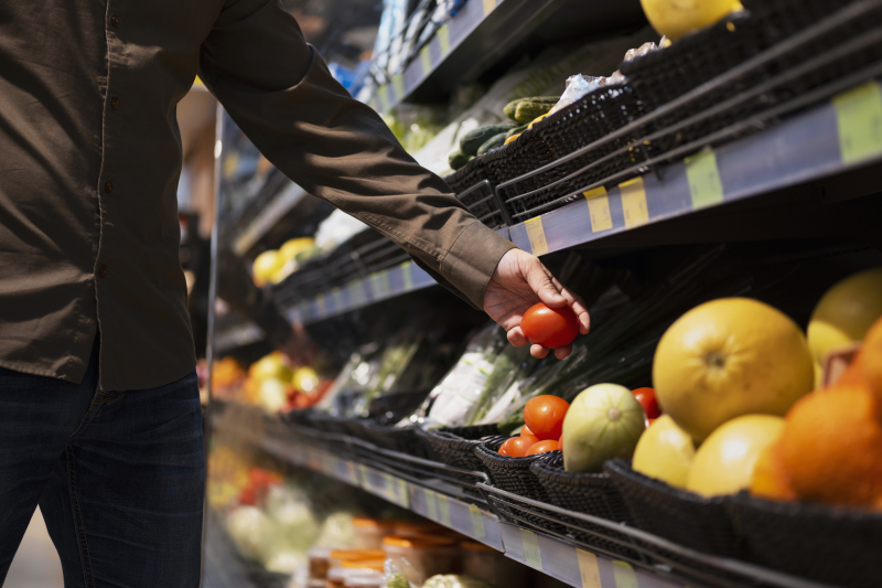Чистый прирост торговых площадей продуктовых сетей снизился на 46%