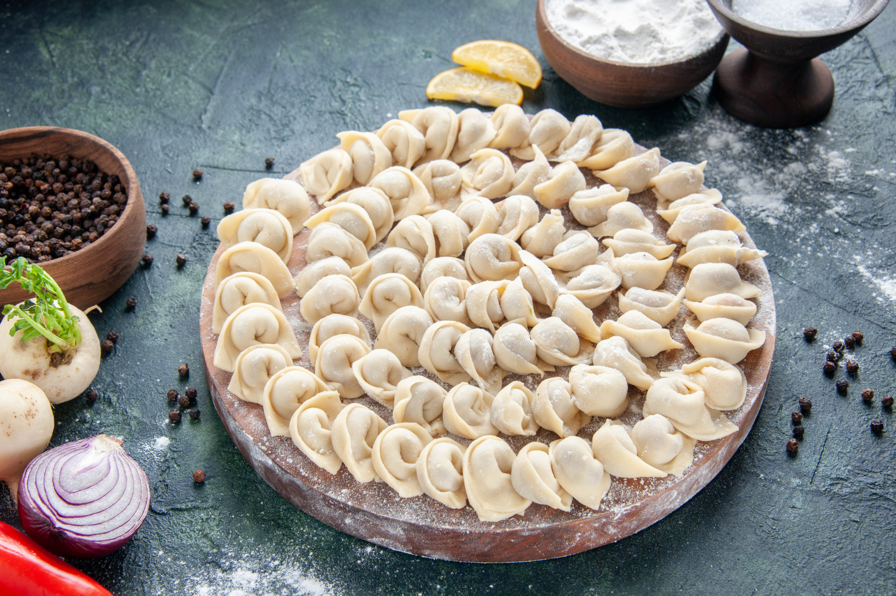 ВкусВилл» проведет внеплановый аудит поставщика пельменей после сообщений об отравлении детей